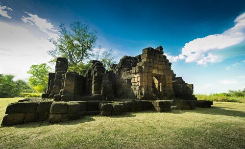 กู่บ้านแดง (Ku Bandang)
