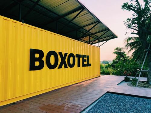 Boxotel resort