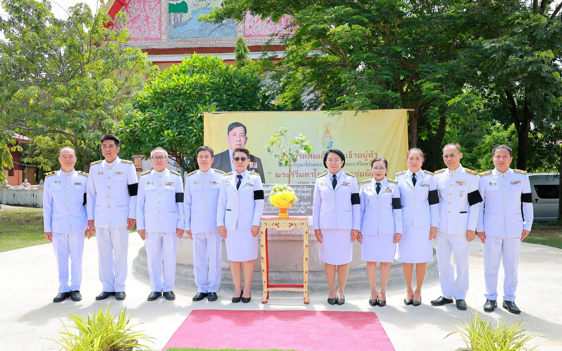 พิธีเชิญผ้าไตรและเครื่องไทยธรรมพระราชทาน ไปถวายพระสงฆ์ในพิธีปลูกพระศรีมหาโพธิ์ “พระศรีมหาโพธิทศมราชบพิตร”